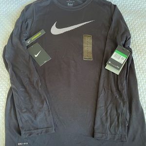 Boys Nike Dri-Fit long sleeve shirt XL. NWT
